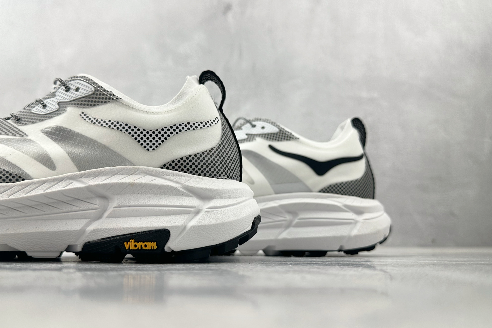 220 HOKA ONE ONE Mafate Speed 4 白黑 1168971-WBLC