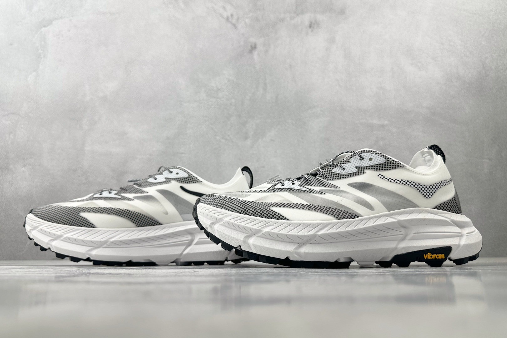 220 HOKA ONE ONE Mafate Speed 4 白黑 1168971-WBLC