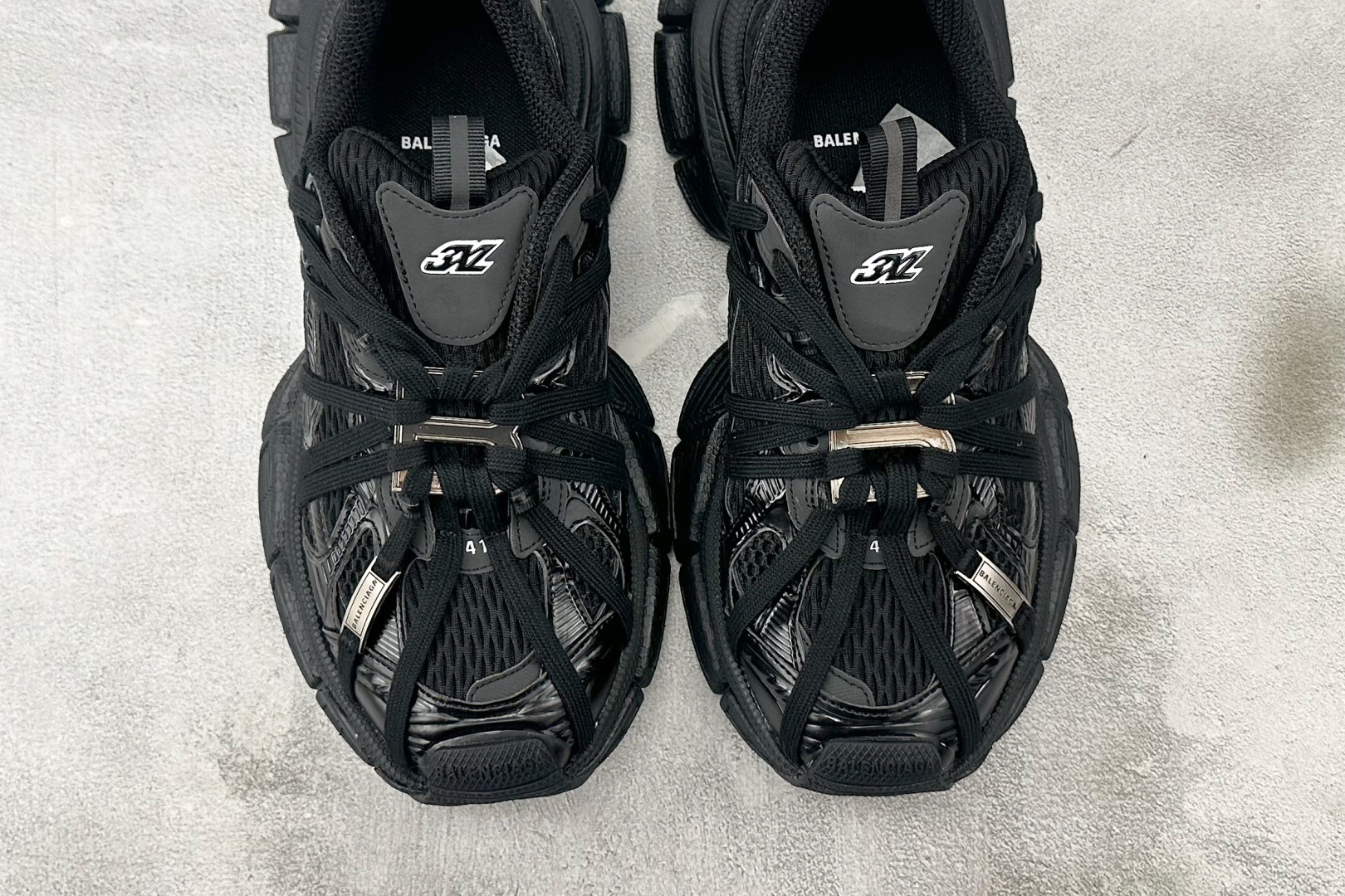 330 Balenciaga巴黎世家 3XL 黑色绑带 734734W3XL59110