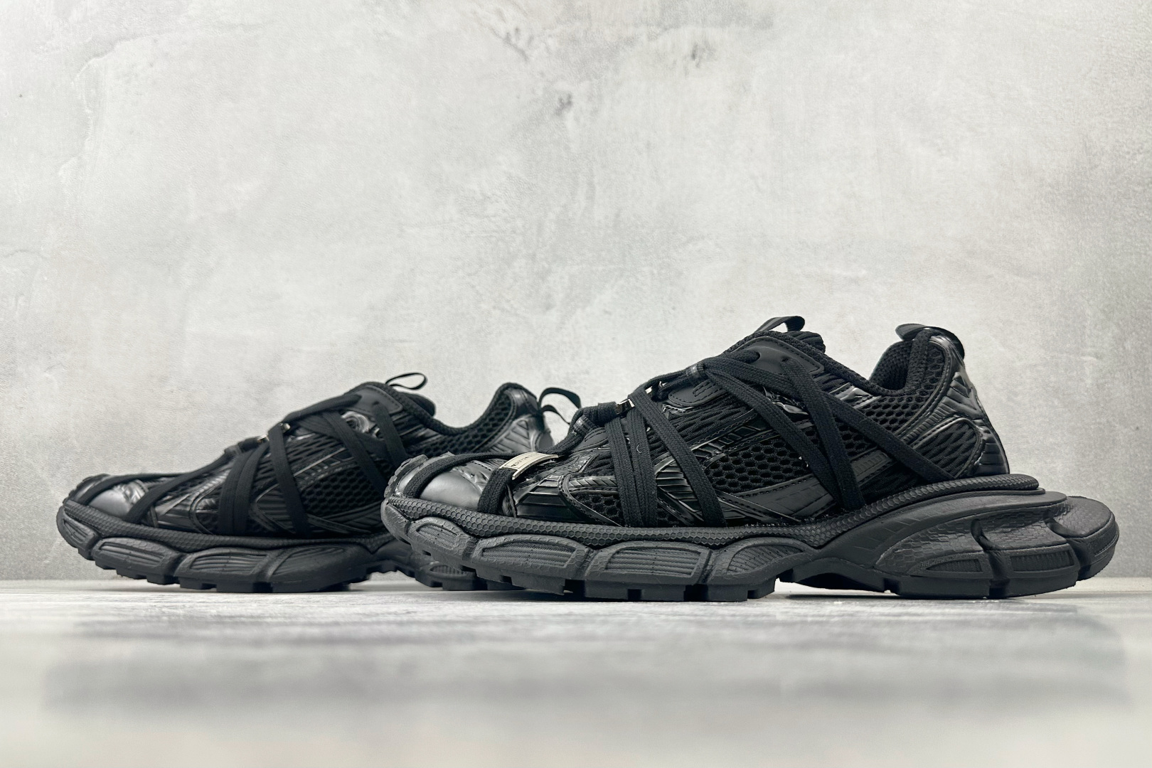 330 Balenciaga巴黎世家 3XL 黑色绑带 734734W3XL59110