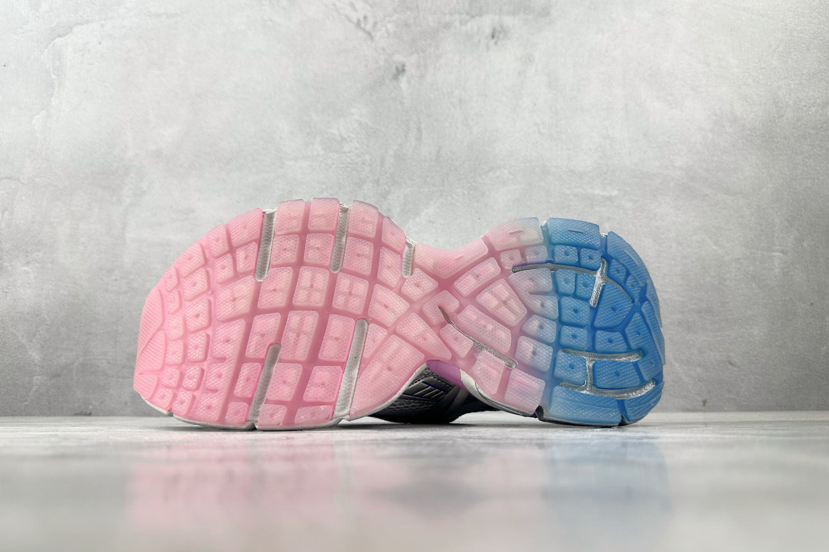 330 Balenciaga巴黎世家 3XL白彩绑带 734734W3XL59110