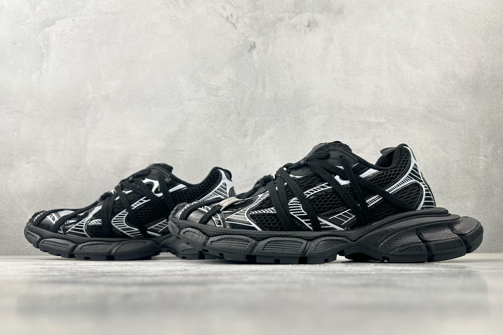330 Balenciaga巴黎世家 3XL 黑白绑带 734734W3XL59110