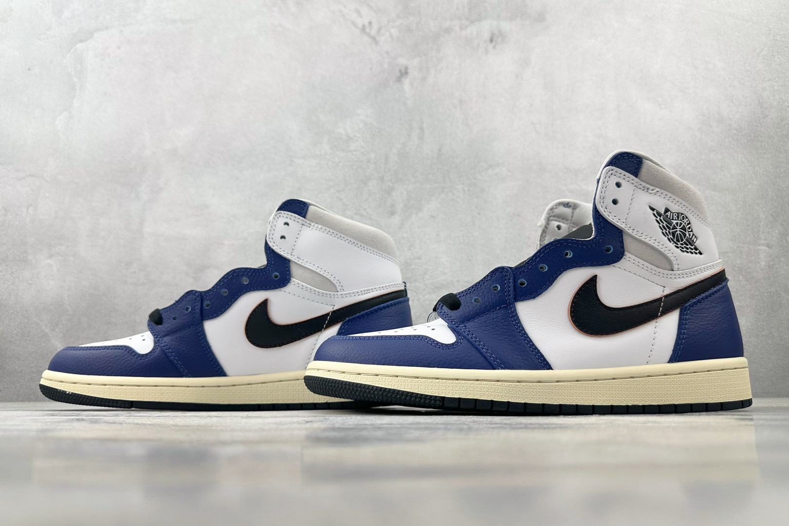260 Jordan Air Jordan 1 Retro High ”White Deep Royal Blue” 黑蓝  DZ5485-100