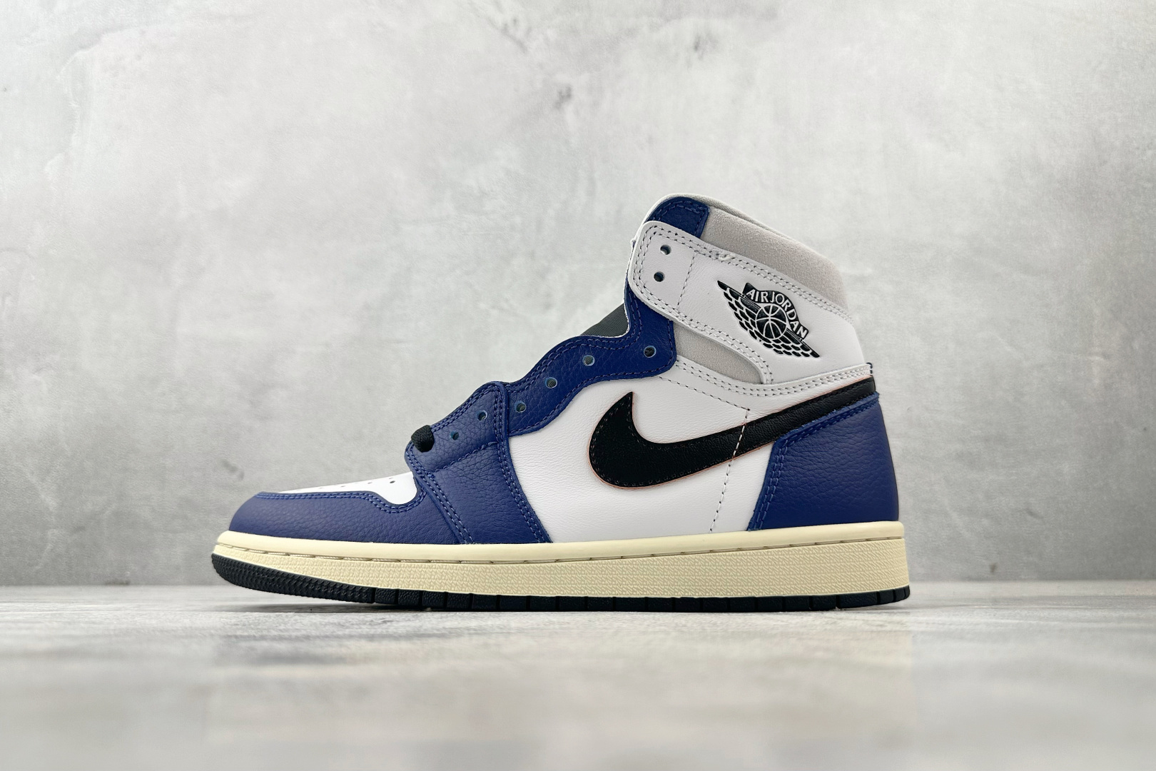 260 Jordan Air Jordan 1 Retro High ”White Deep Royal Blue” 黑蓝  DZ5485-100