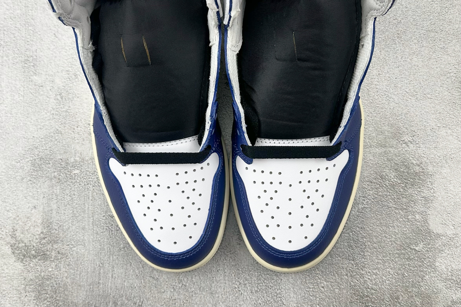 260 Jordan Air Jordan 1 Retro High ”White Deep Royal Blue” 黑蓝  DZ5485-100