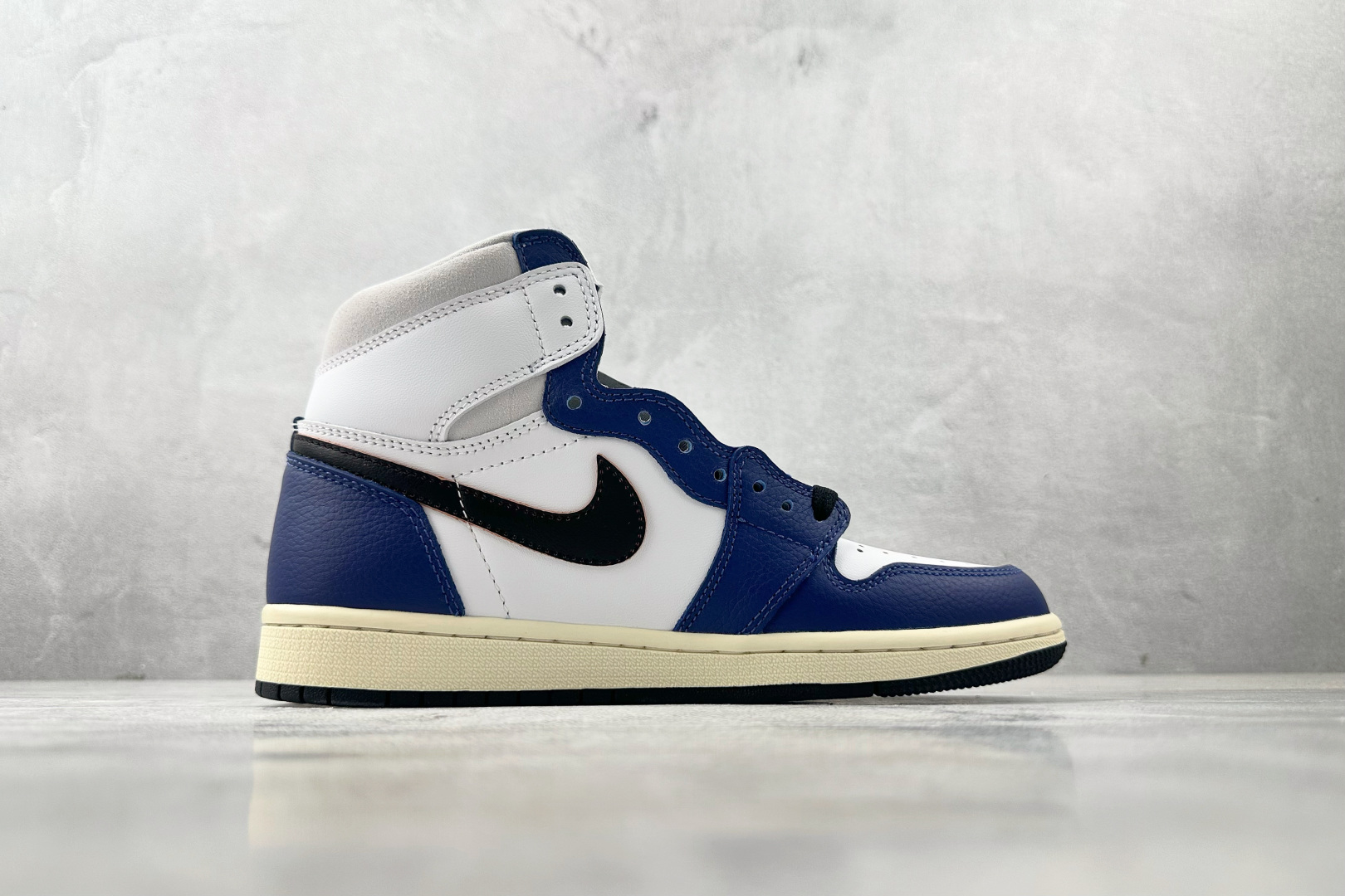 260 Jordan Air Jordan 1 Retro High ”White Deep Royal Blue” 黑蓝  DZ5485-100