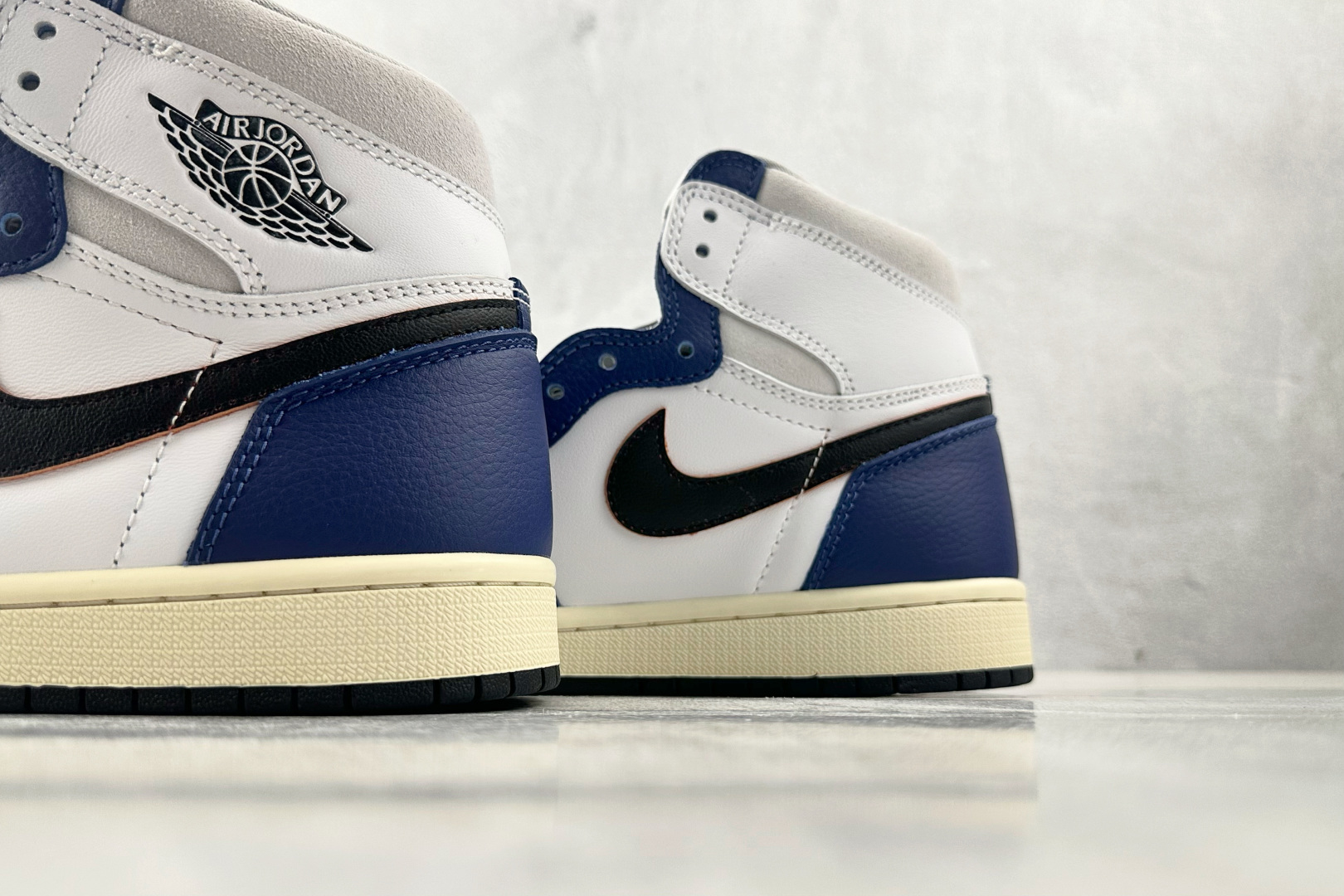 260 Jordan Air Jordan 1 Retro High ”White Deep Royal Blue” 黑蓝  DZ5485-100