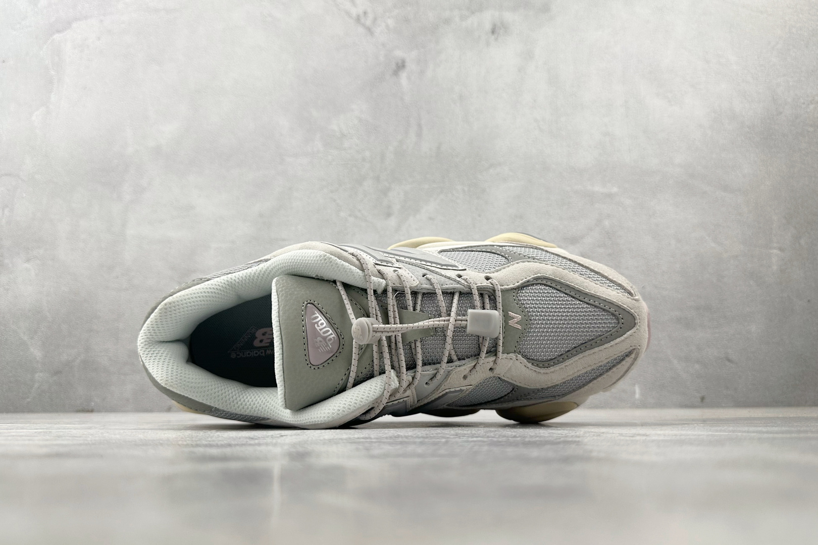 
New Balance NB 9060 浅灰紫

货号：U9060GM
尺码：36 36.5 37.5