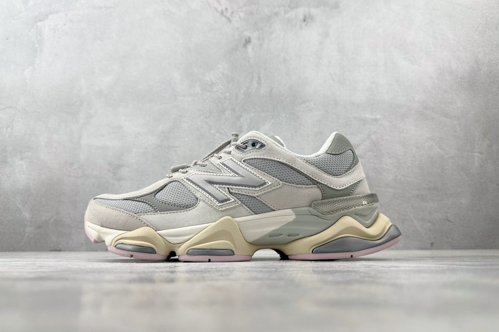 
New Balance NB 9060 浅灰紫

货号：U9060GM
尺码：36 36.5 37.5