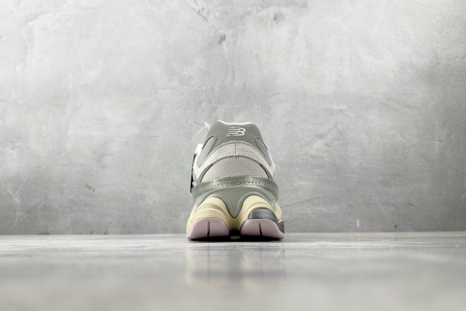 
New Balance NB 9060 浅灰紫

货号：U9060GM
尺码：36 36.5 37.5