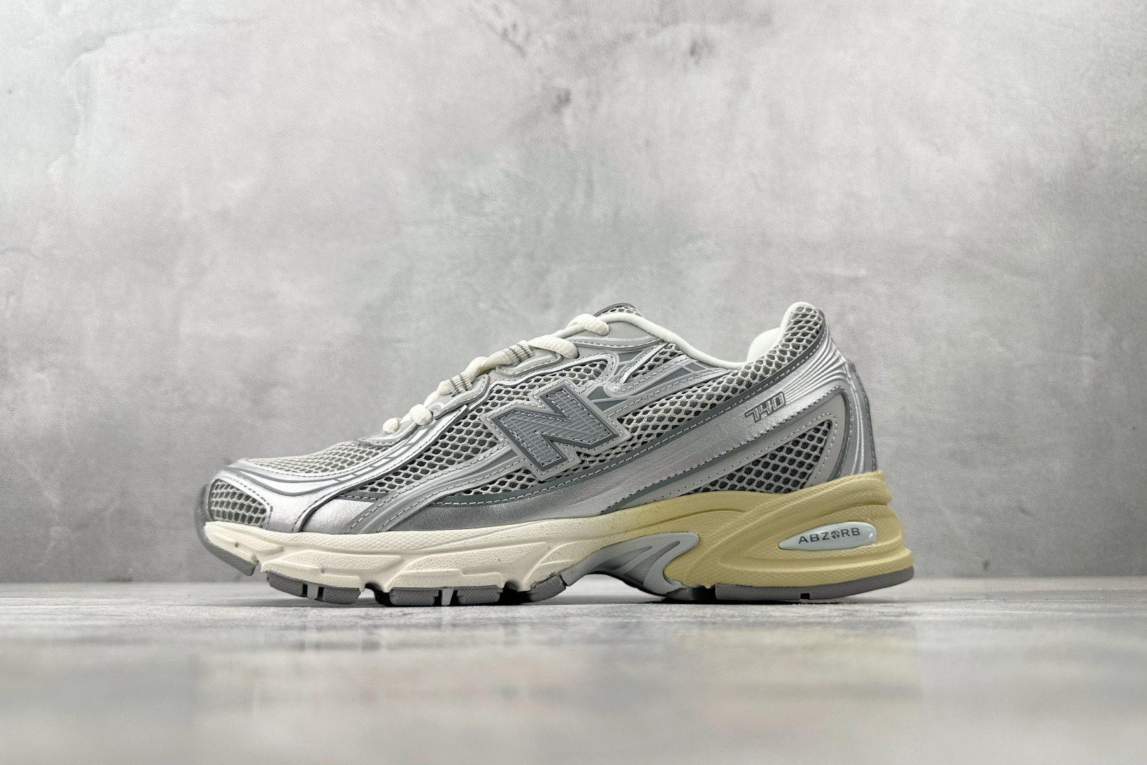 200 New Balance NB 740 银色 U740AR2