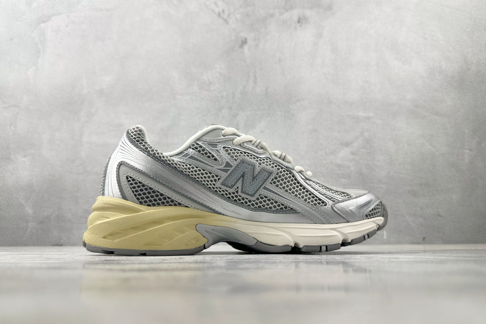 200 New Balance NB 740 银色 U740AR2