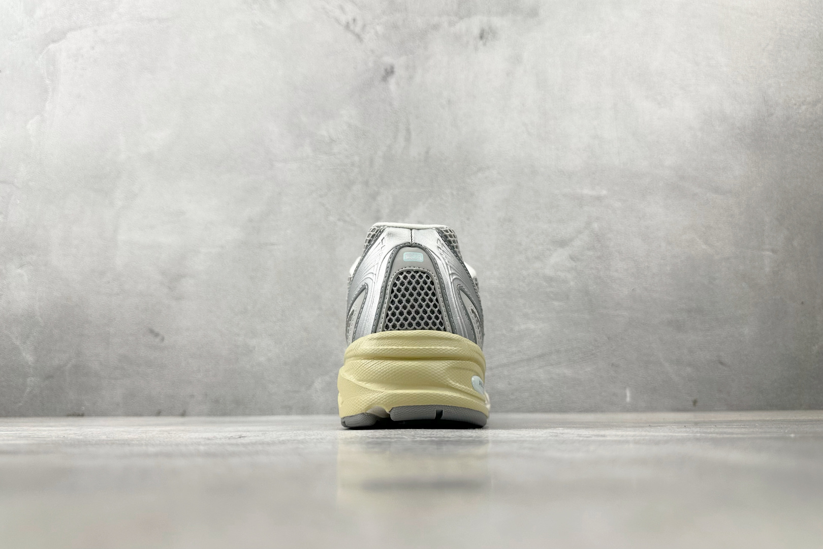 200 New Balance NB 740 银色 U740AR2