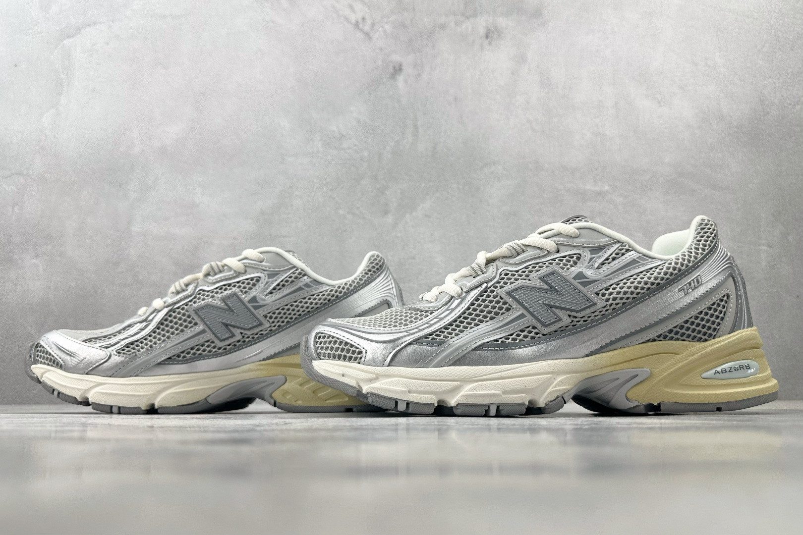 200 New Balance NB 740 银色 U740AR2