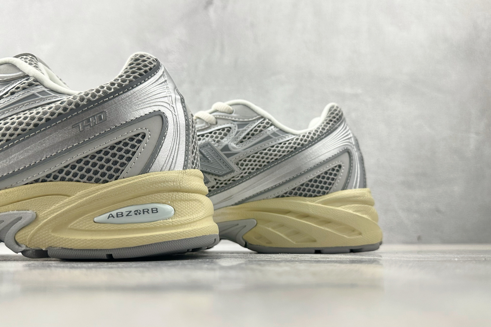 200 New Balance NB 740 银色 U740AR2