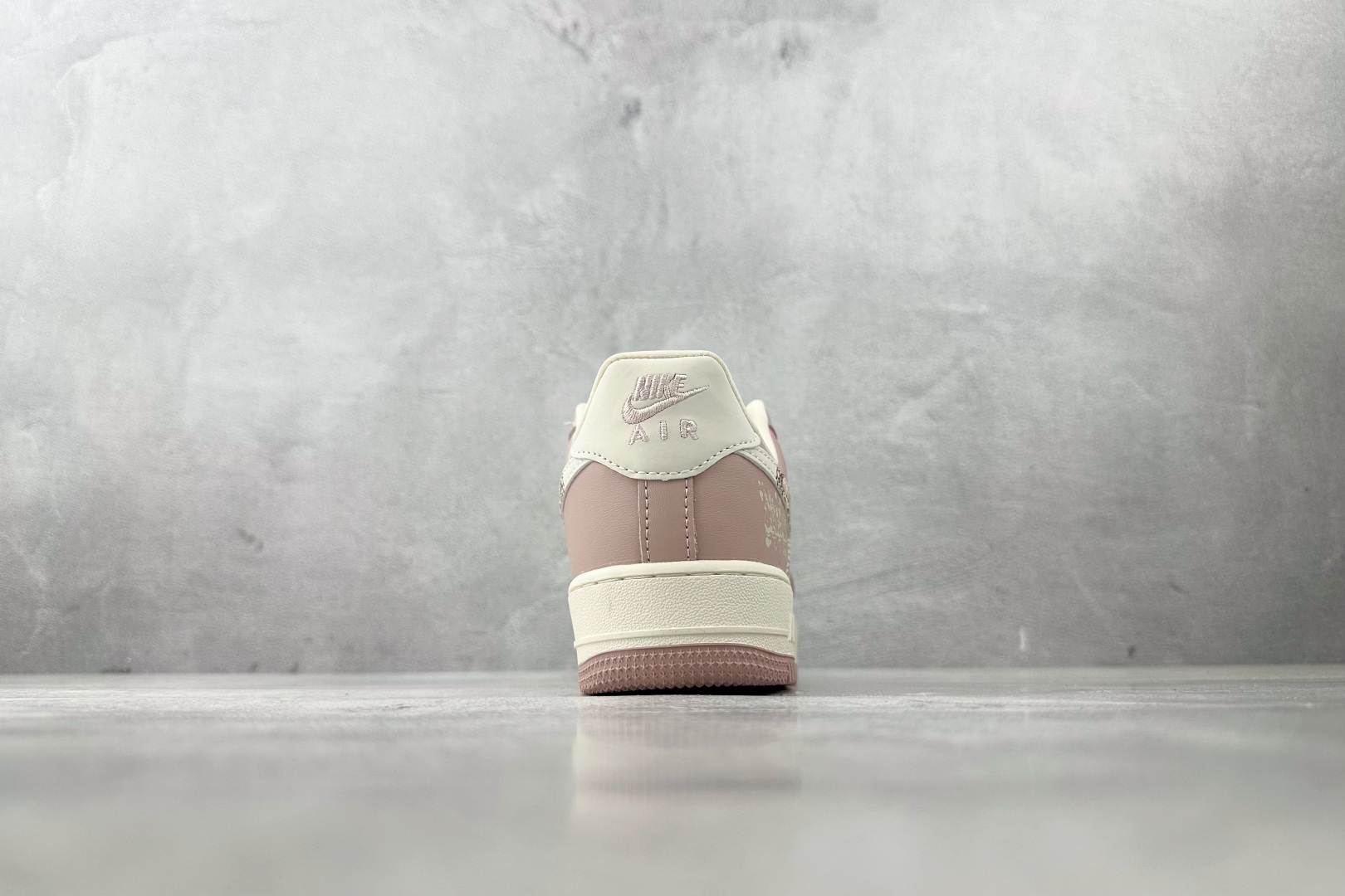 260 Nike Air Force 1 07 拉布布 联名 米白粉 KB1688-006