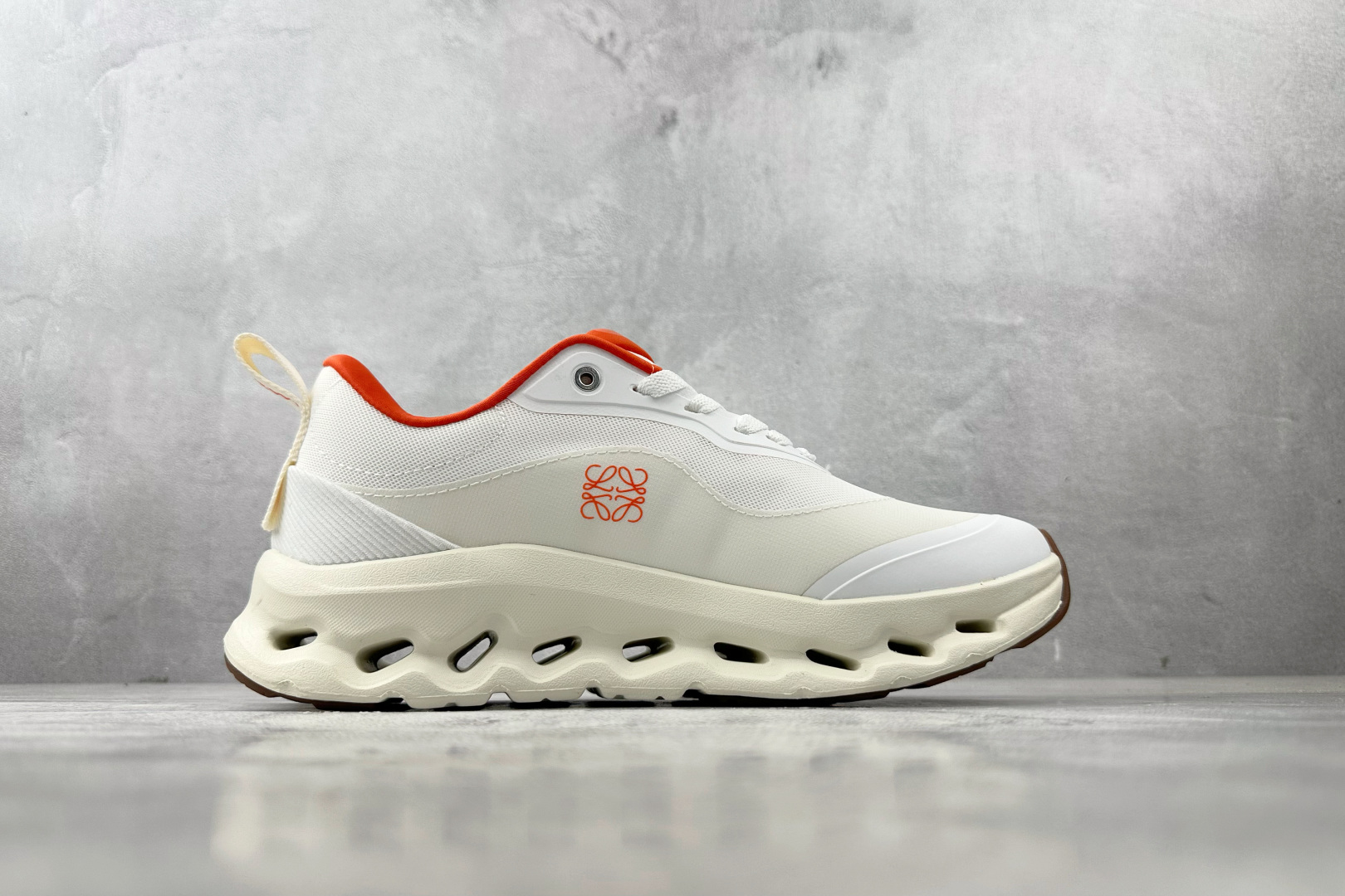 180 On昂跑 × LOEWE罗意威 Cloudtilt 2.0 白橙色 3ME10691562