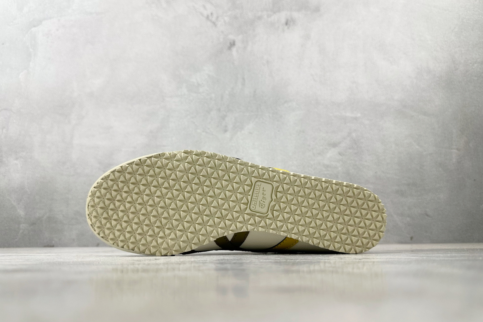 140 渠道特供 Onitsuka Tiger鬼塚虎 MEXICO 66 米棕色 1183A201-124