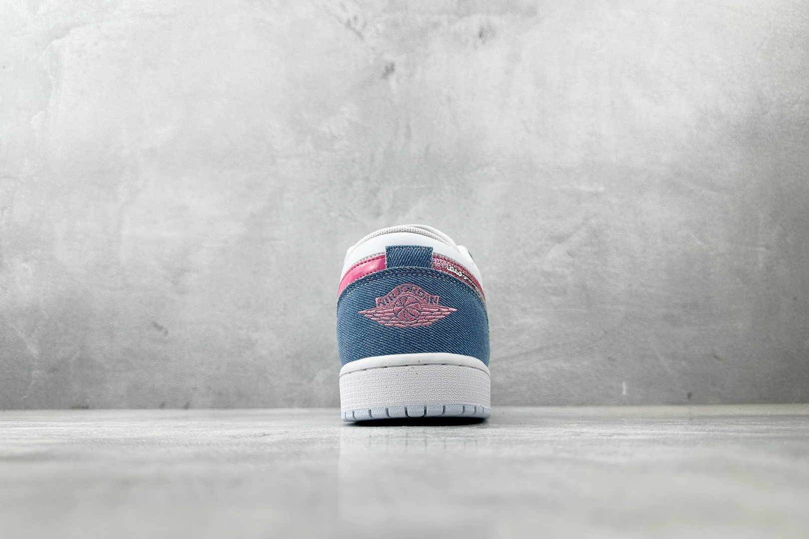 综合版 Jordan Air Jordan 1 白蓝色 HQ2001-400