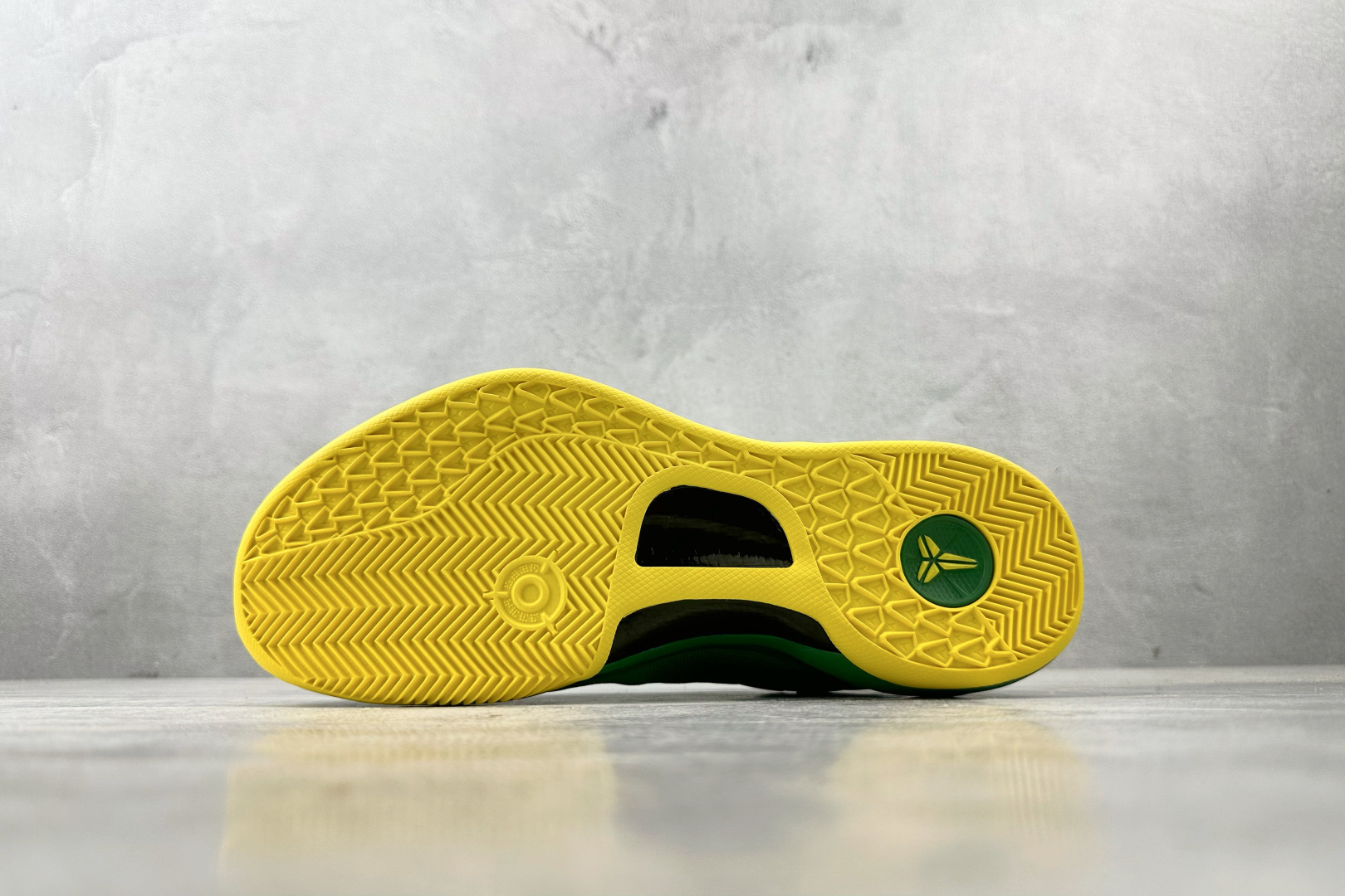 顶级 完美复刻 定制球鞋 Nike Kobe 8 811制造 Duck 鸳鸯俄勒冈配色 黄绿 FJ9364-100