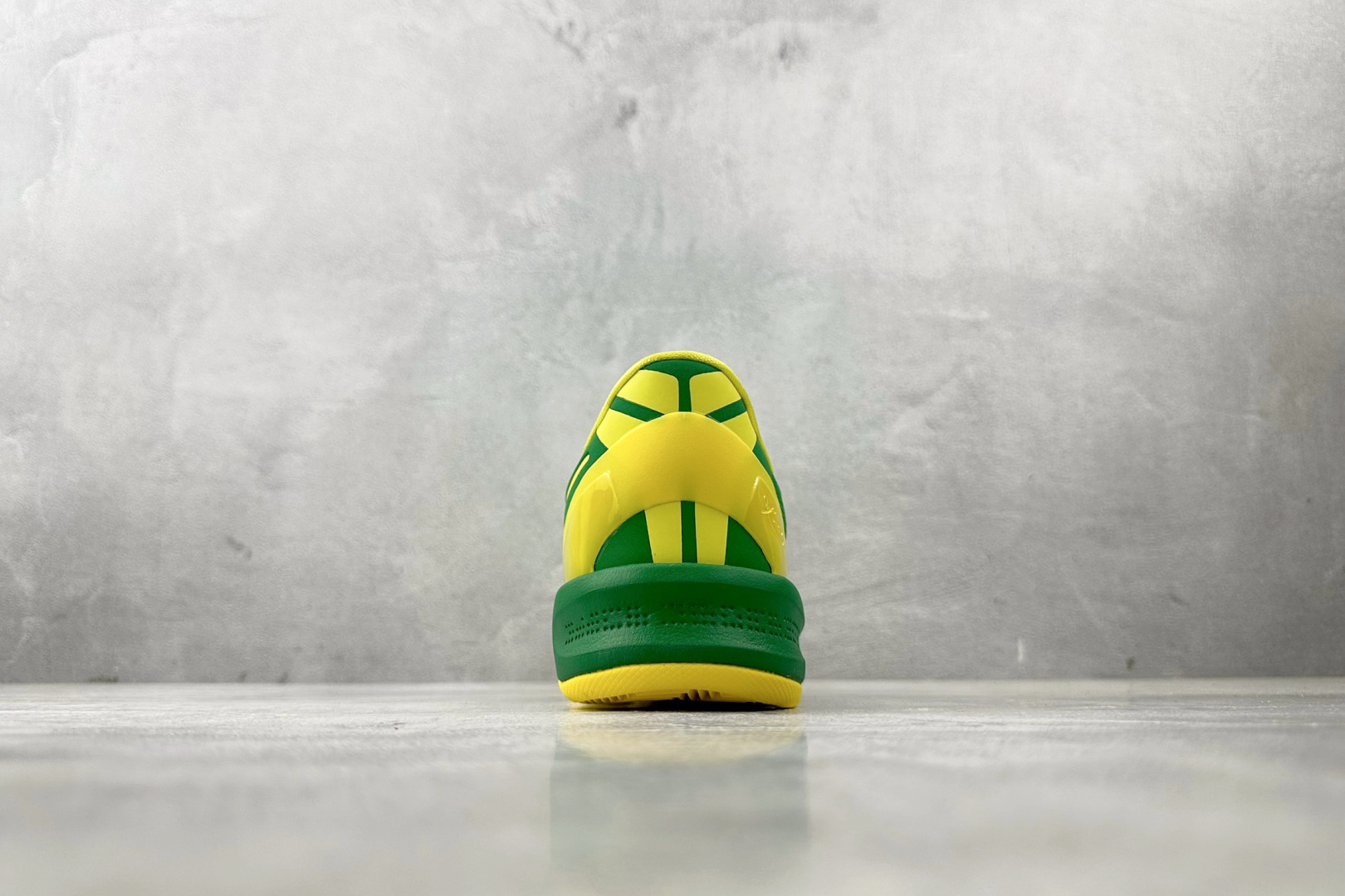 顶级 完美复刻 定制球鞋 Nike Kobe 8 811制造 Duck 鸳鸯俄勒冈配色 黄绿 FJ9364-100