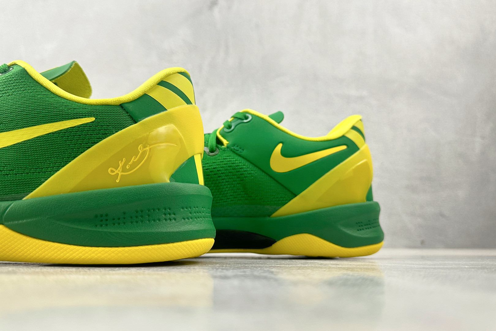 顶级 完美复刻 定制球鞋 Nike Kobe 8 811制造 Duck 鸳鸯俄勒冈配色 黄绿 FJ9364-100