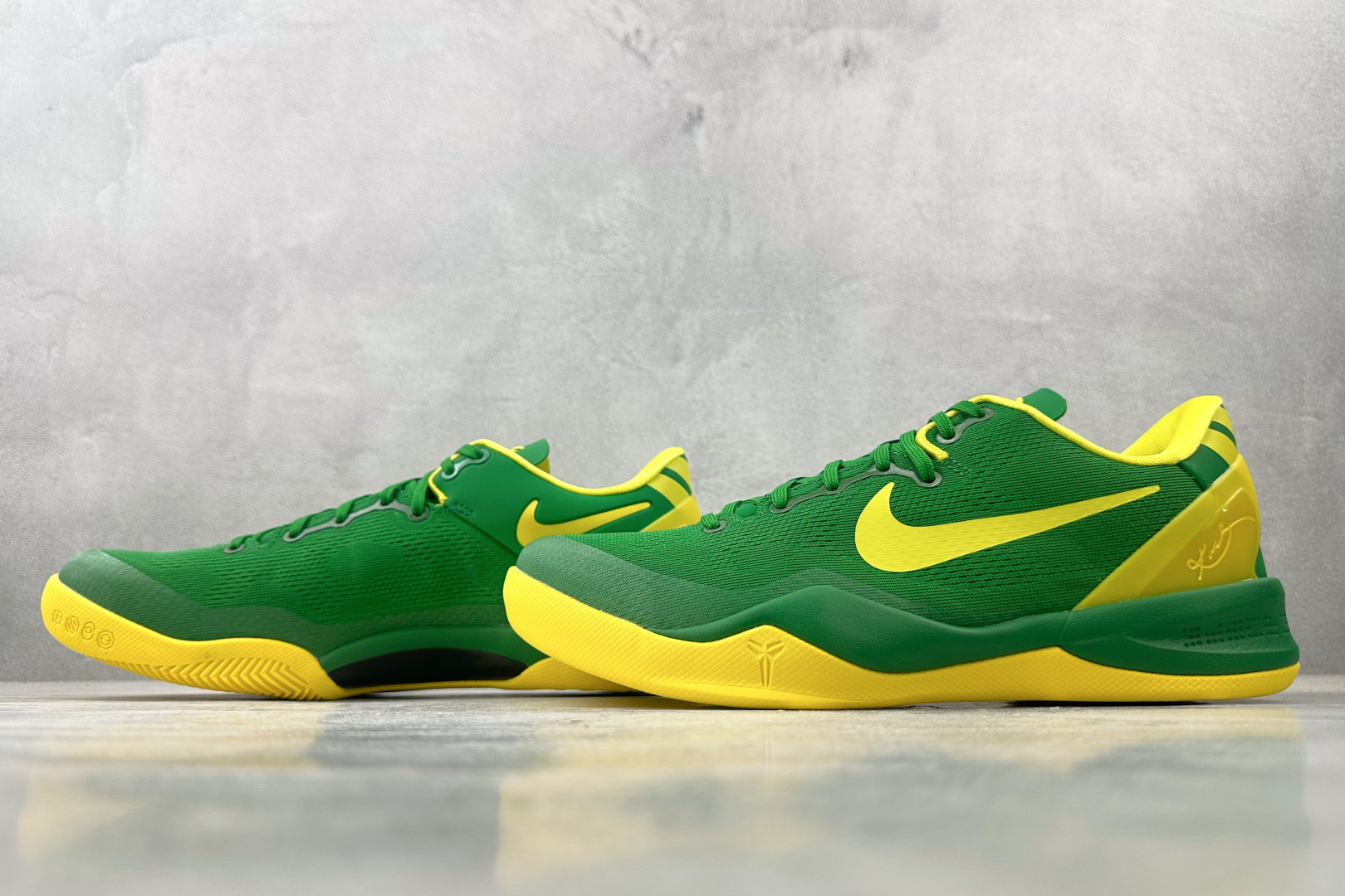 顶级 完美复刻 定制球鞋 Nike Kobe 8 811制造 Duck 鸳鸯俄勒冈配色 黄绿 FJ9364-100