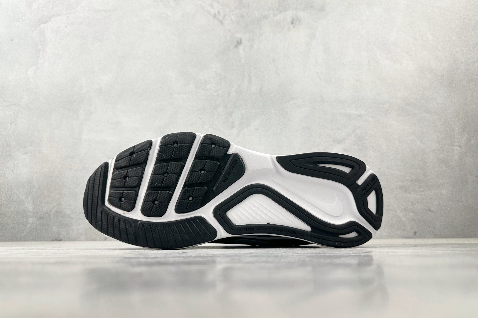 N版 
东南亚订单  Nike Zoom Structure 26 黑白

货号：HJ1102-002
