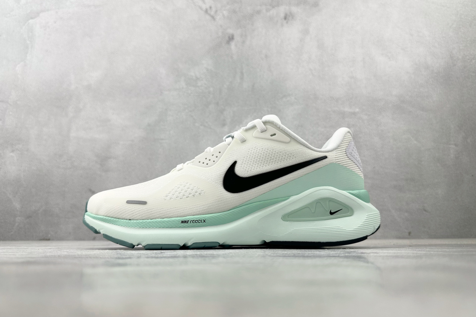 N版 
东南亚订单  Nike Zoom Structure 26 白黑绿

货号：HJ1101-100