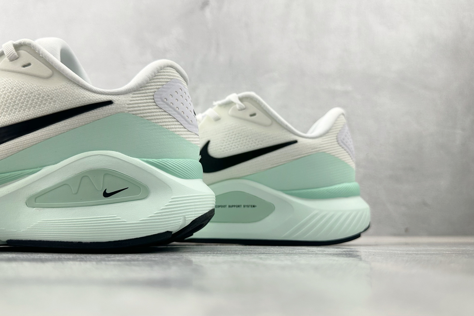 N版 
东南亚订单  Nike Zoom Structure 26 白黑绿

货号：HJ1101-100
