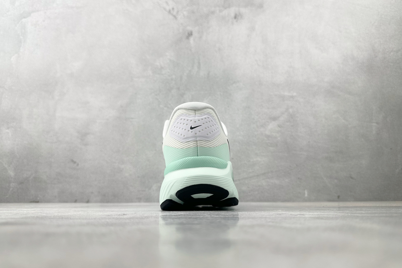N版 
东南亚订单  Nike Zoom Structure 26 白黑绿

货号：HJ1101-100