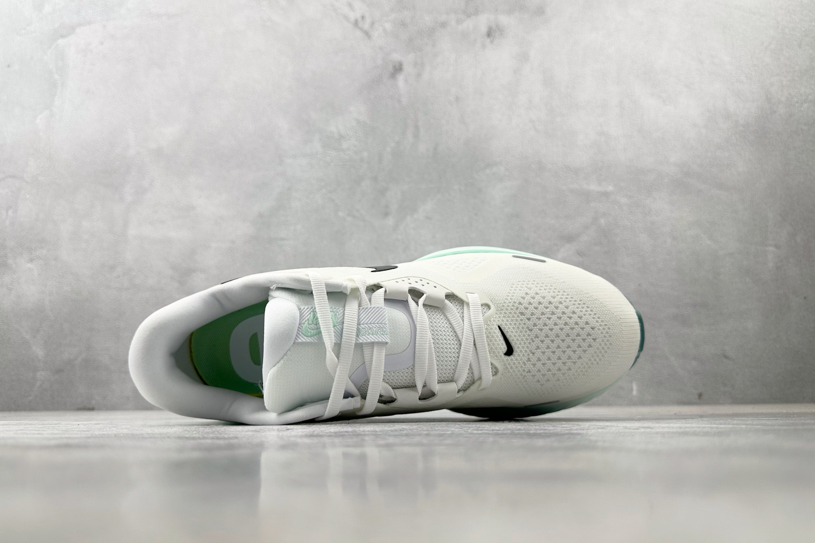 N版 
东南亚订单  Nike Zoom Structure 26 白黑绿

货号：HJ1101-100