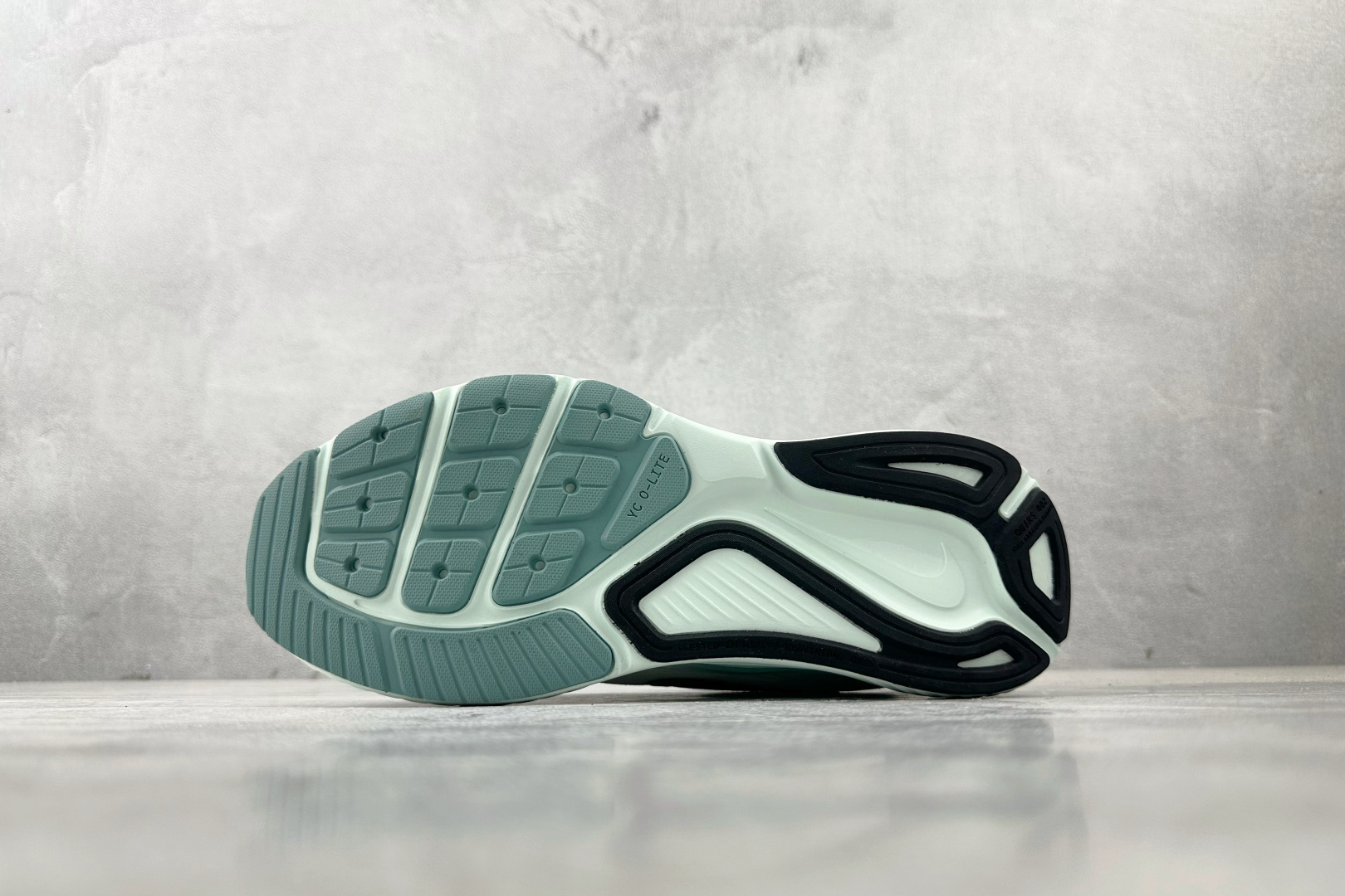 N版 
东南亚订单  Nike Zoom Structure 26 白黑绿

货号：HJ1101-100