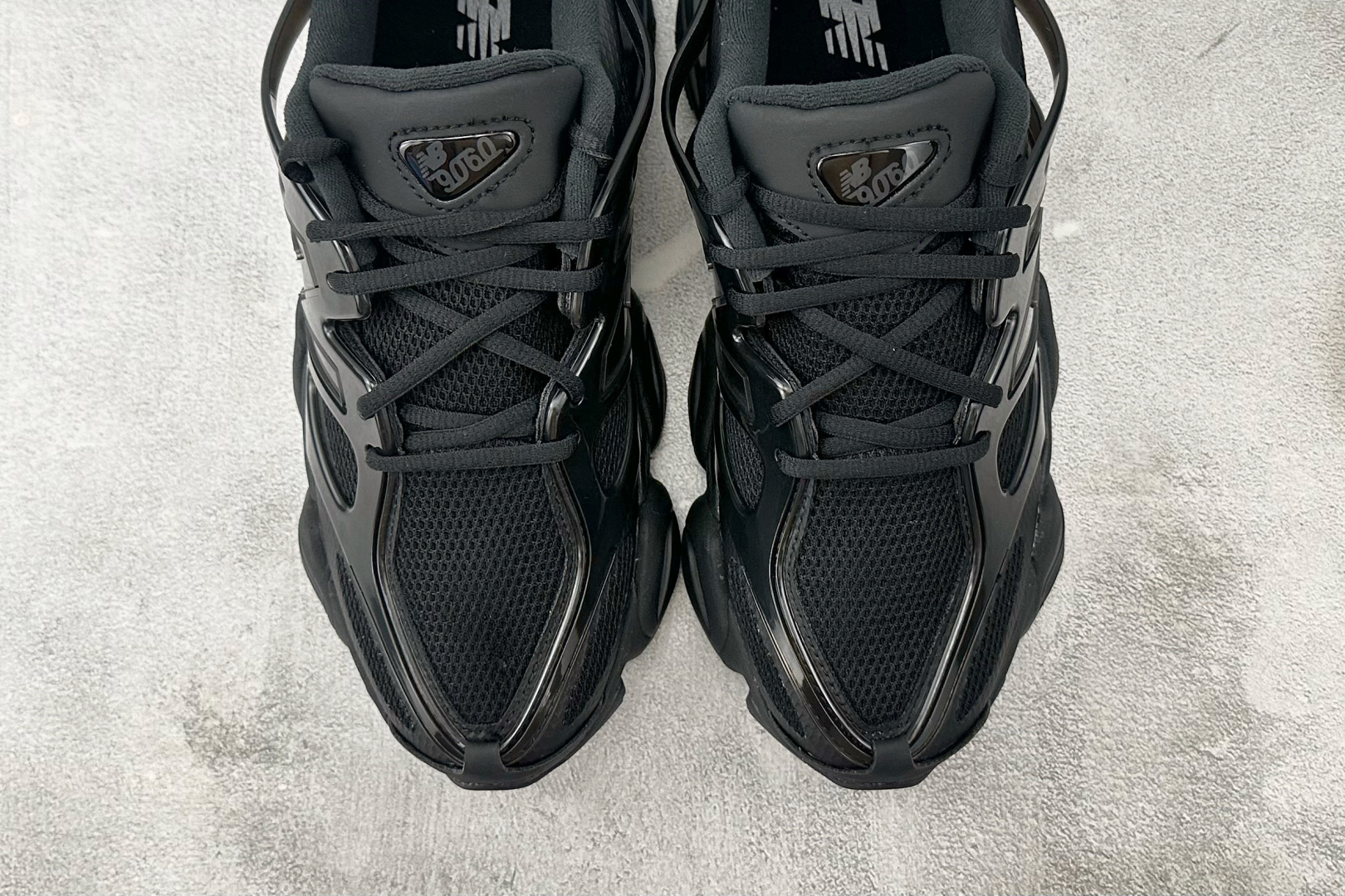 
纯原标杆 品质无敌 New Balance NB 9060 黑色

货号：U9060IMA
尺码：36
