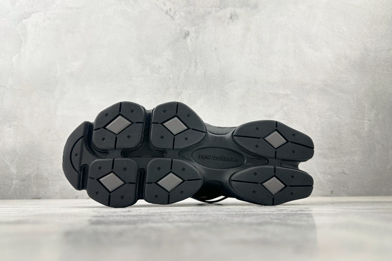 
纯原标杆 品质无敌 New Balance NB 9060 黑色

货号：U9060IMA
尺码：36