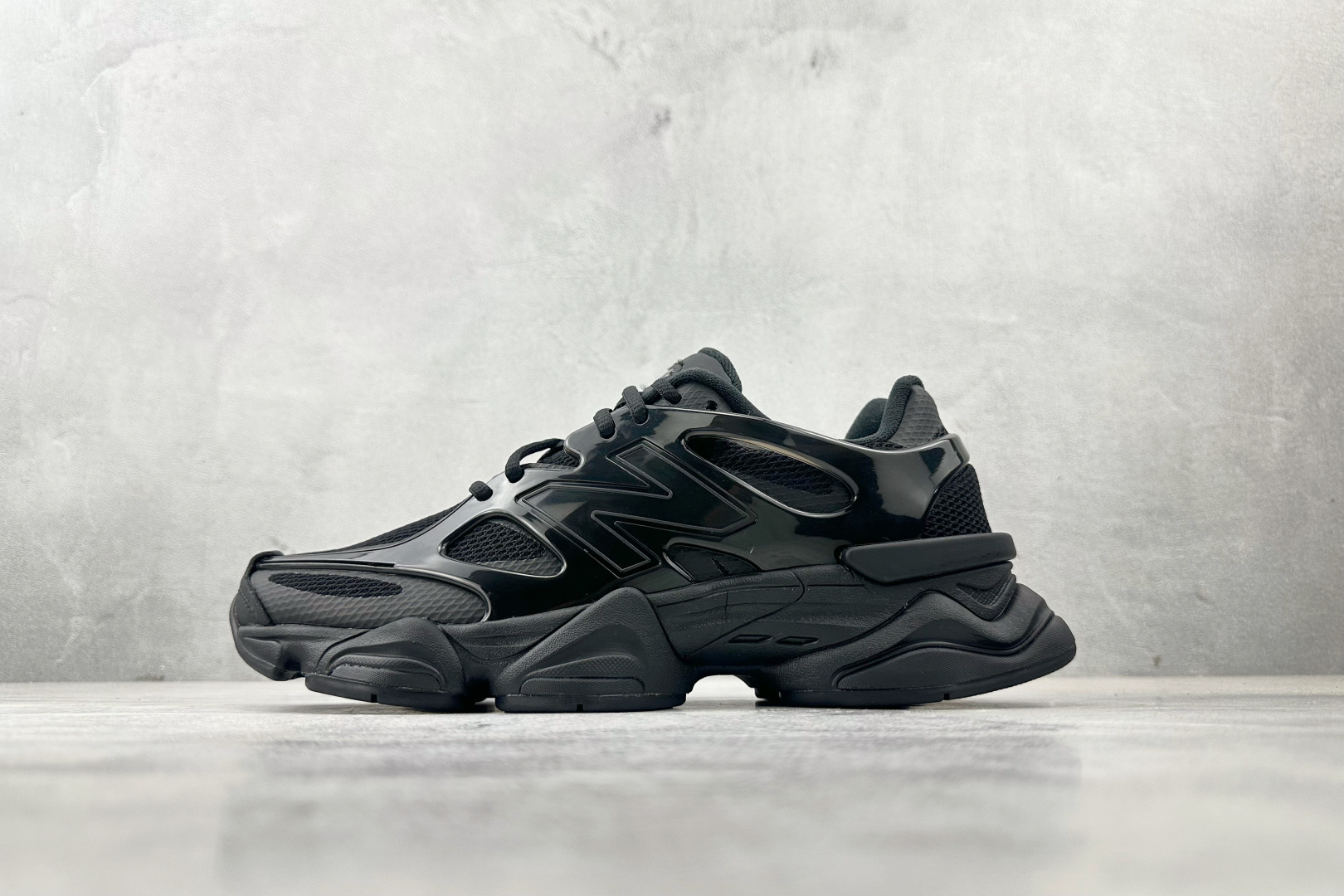 
纯原标杆 品质无敌 New Balance NB 9060 黑色

货号：U9060IMA
尺码：36