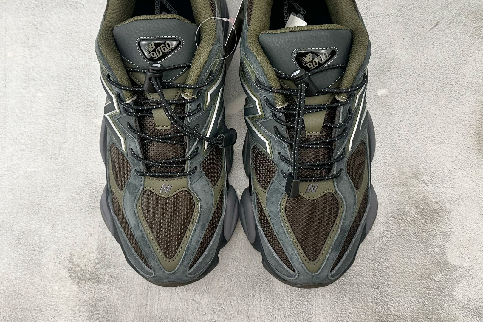
New Balance NB 9060 绿黑色

货号：U9060。H
尺码：36 36.5 37.5