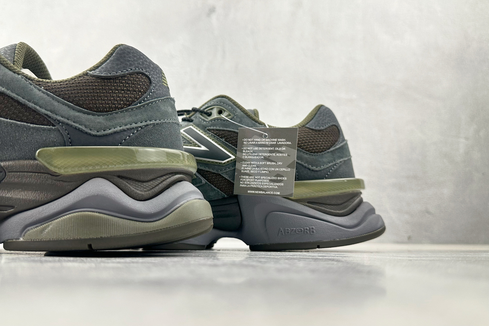 
New Balance NB 9060 绿黑色

货号：U9060。H
尺码：36 36.5 37.5