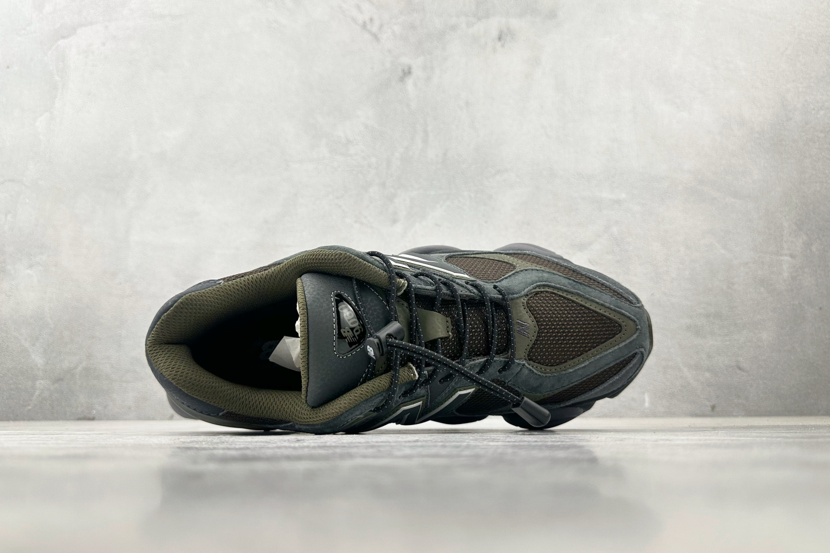 
New Balance NB 9060 绿黑色

货号：U9060。H
尺码：36 36.5 37.5