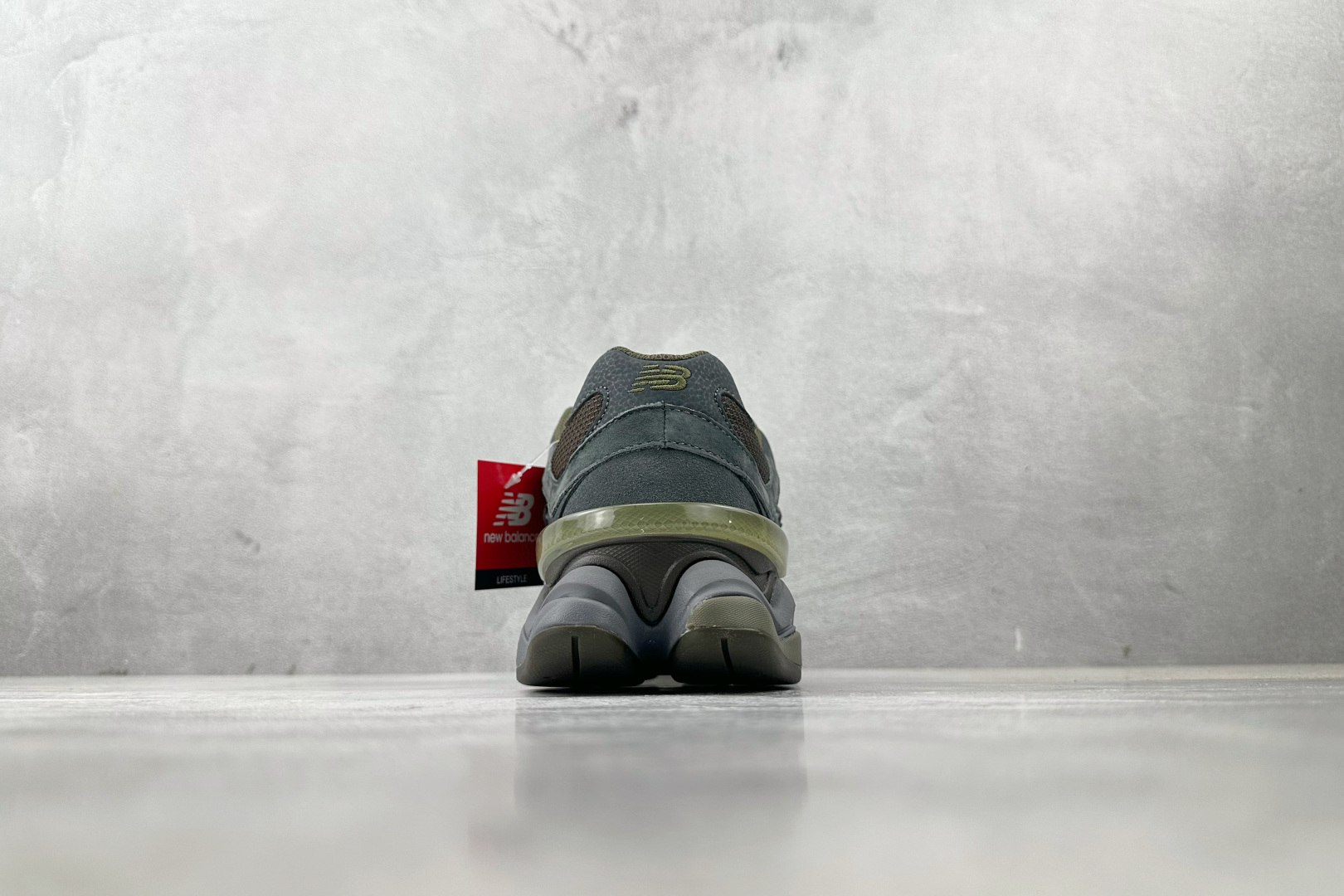 
New Balance NB 9060 绿黑色

货号：U9060。H
尺码：36 36.5 37.5