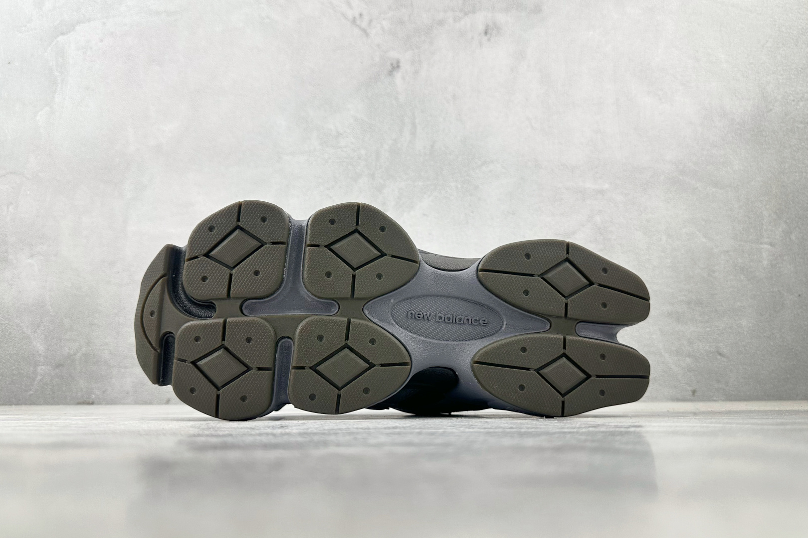 
New Balance NB 9060 绿黑色

货号：U9060。H
尺码：36 36.5 37.5