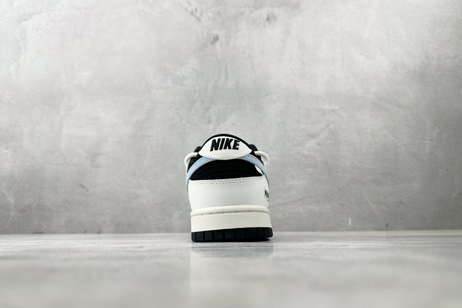 YC 双十一特价双十一特价【定制球鞋】Nike Dunk 冰岛极光 白蓝黑货号：WB0515 088尺码
