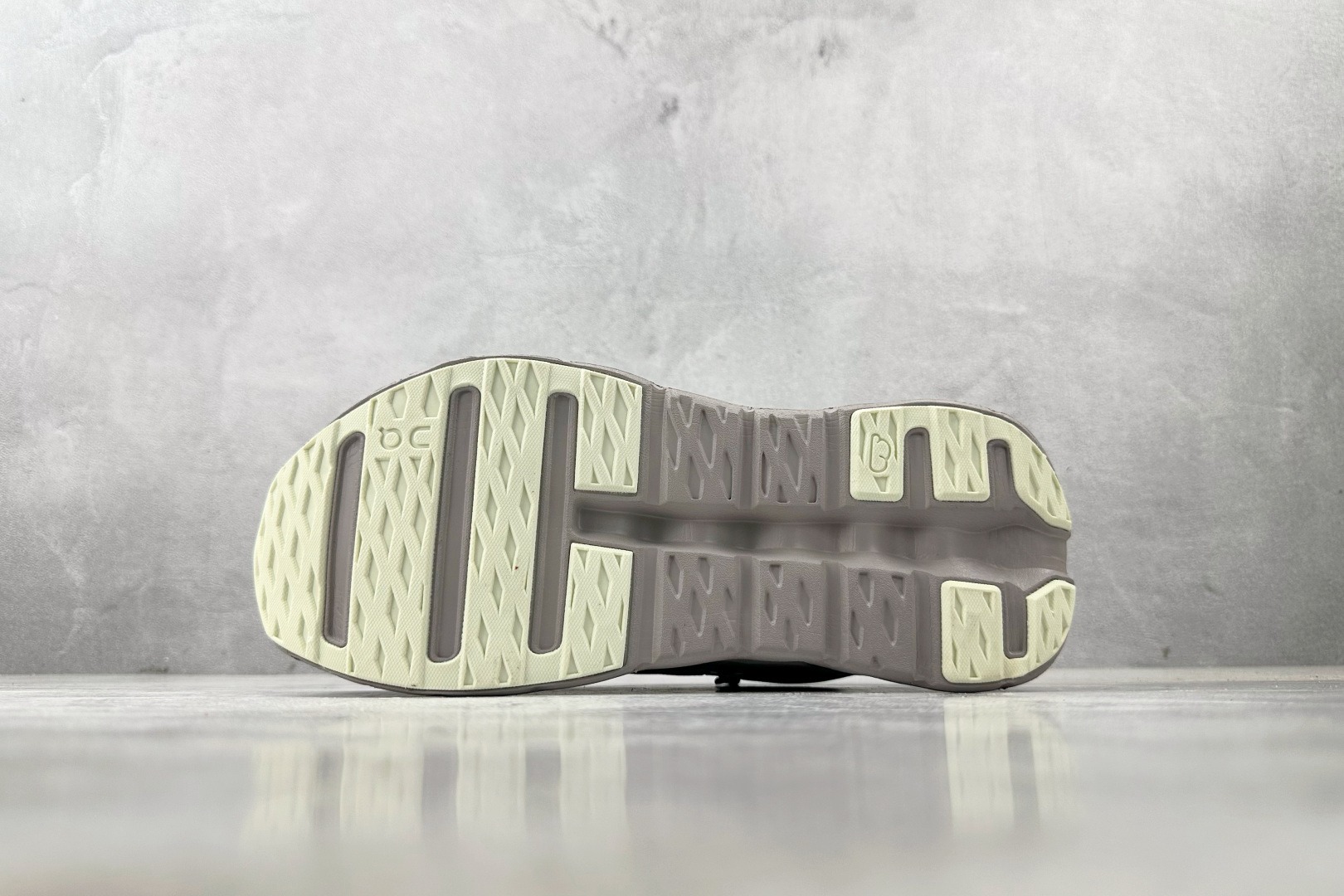 210 On昂跑 Cloudtilt 系列 白褐 3WE1005