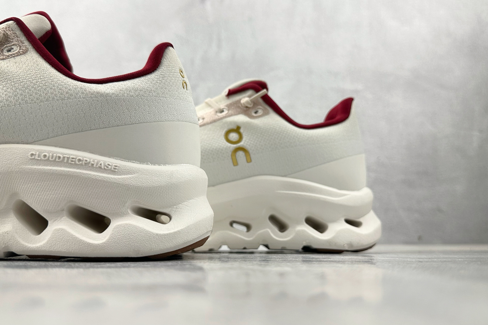 210 On昂跑 Cloudtilt 蛇年限定 系列 象牙白 3WF1056