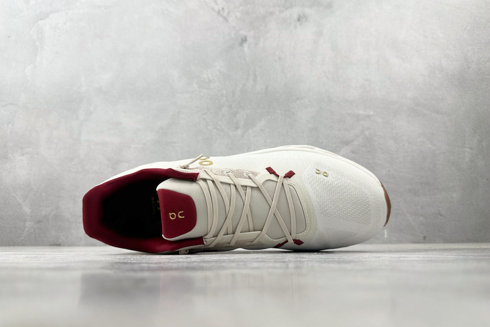 210 On昂跑 Cloudtilt 蛇年限定 系列 象牙白 3WF1056