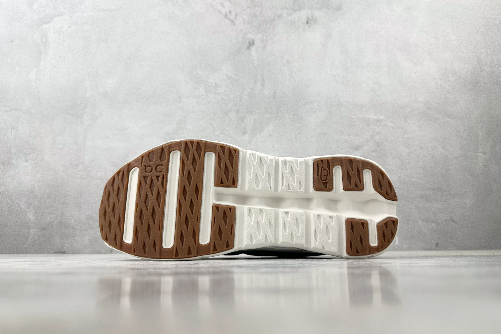 210 On昂跑 Cloudtilt 蛇年限定 系列 象牙白 3WF1056