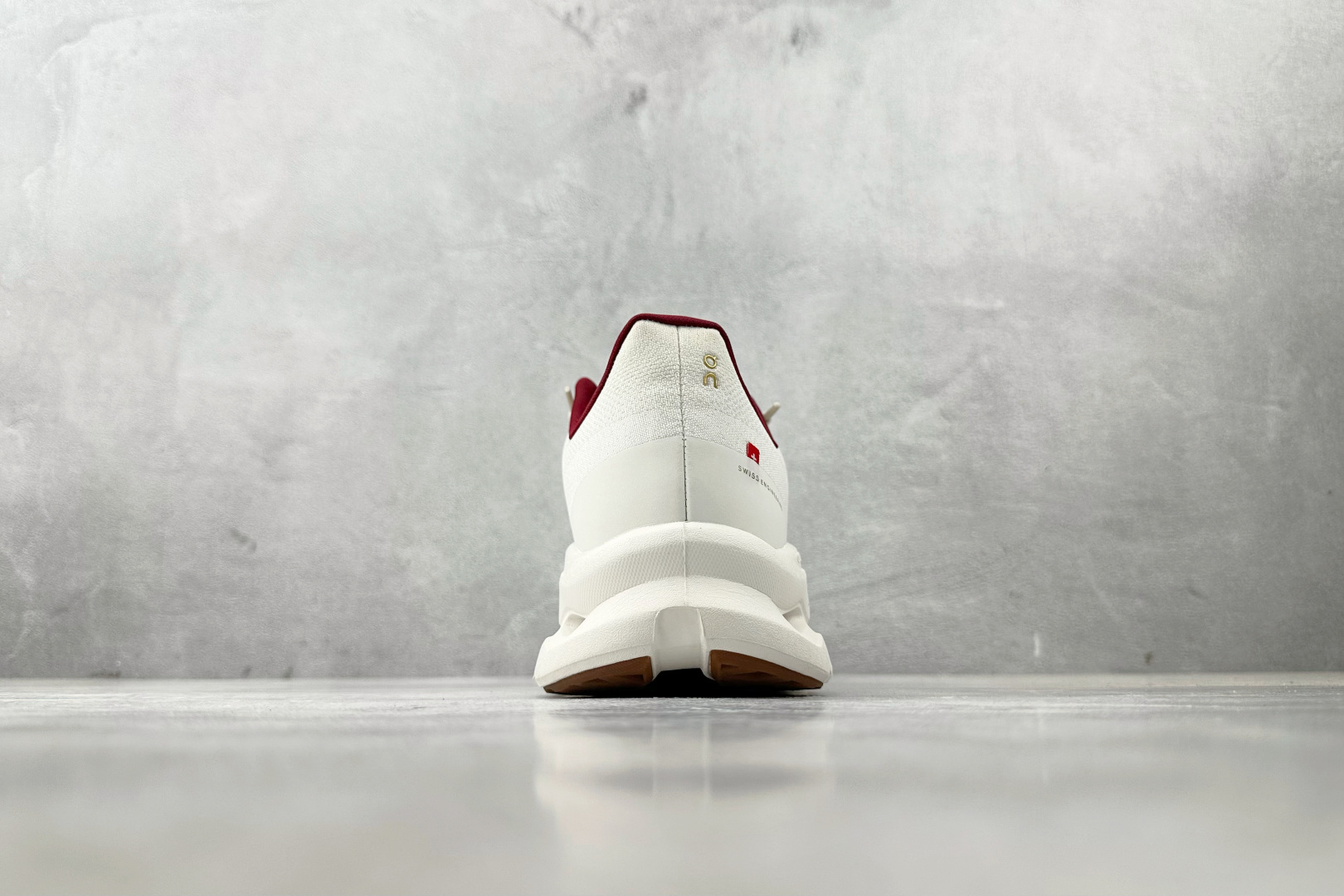 210 On昂跑 Cloudtilt 蛇年限定 系列 象牙白 3WF1056