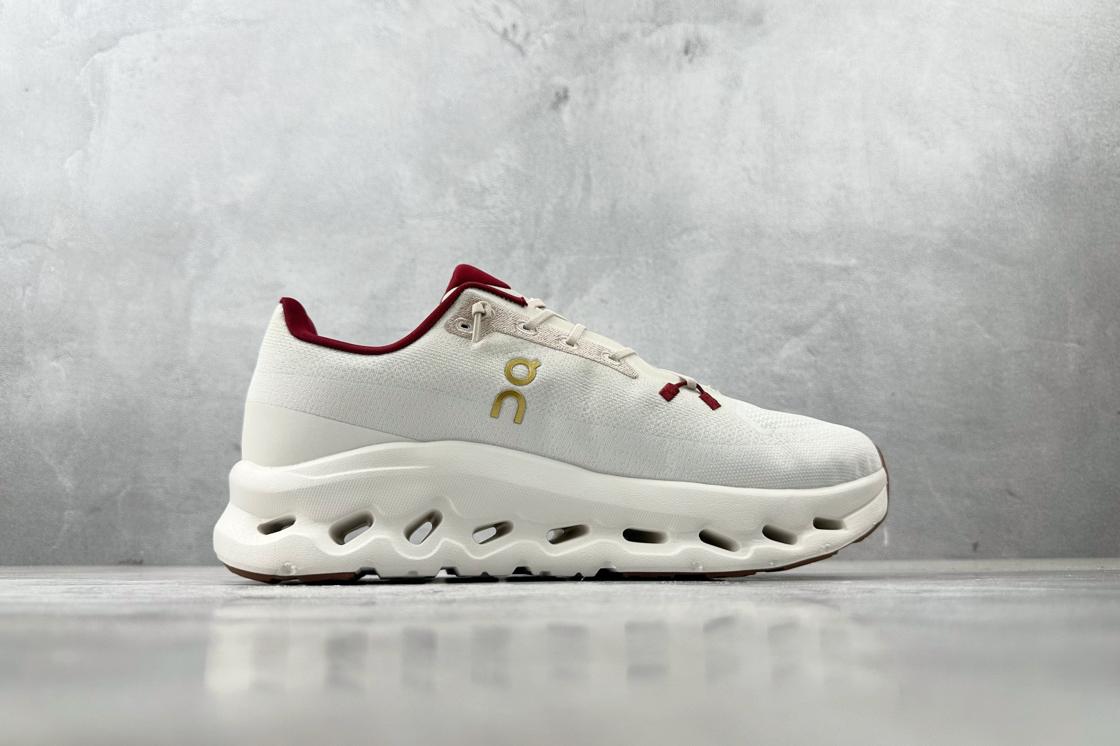 210 On昂跑 Cloudtilt 蛇年限定 系列 象牙白 3WF1056