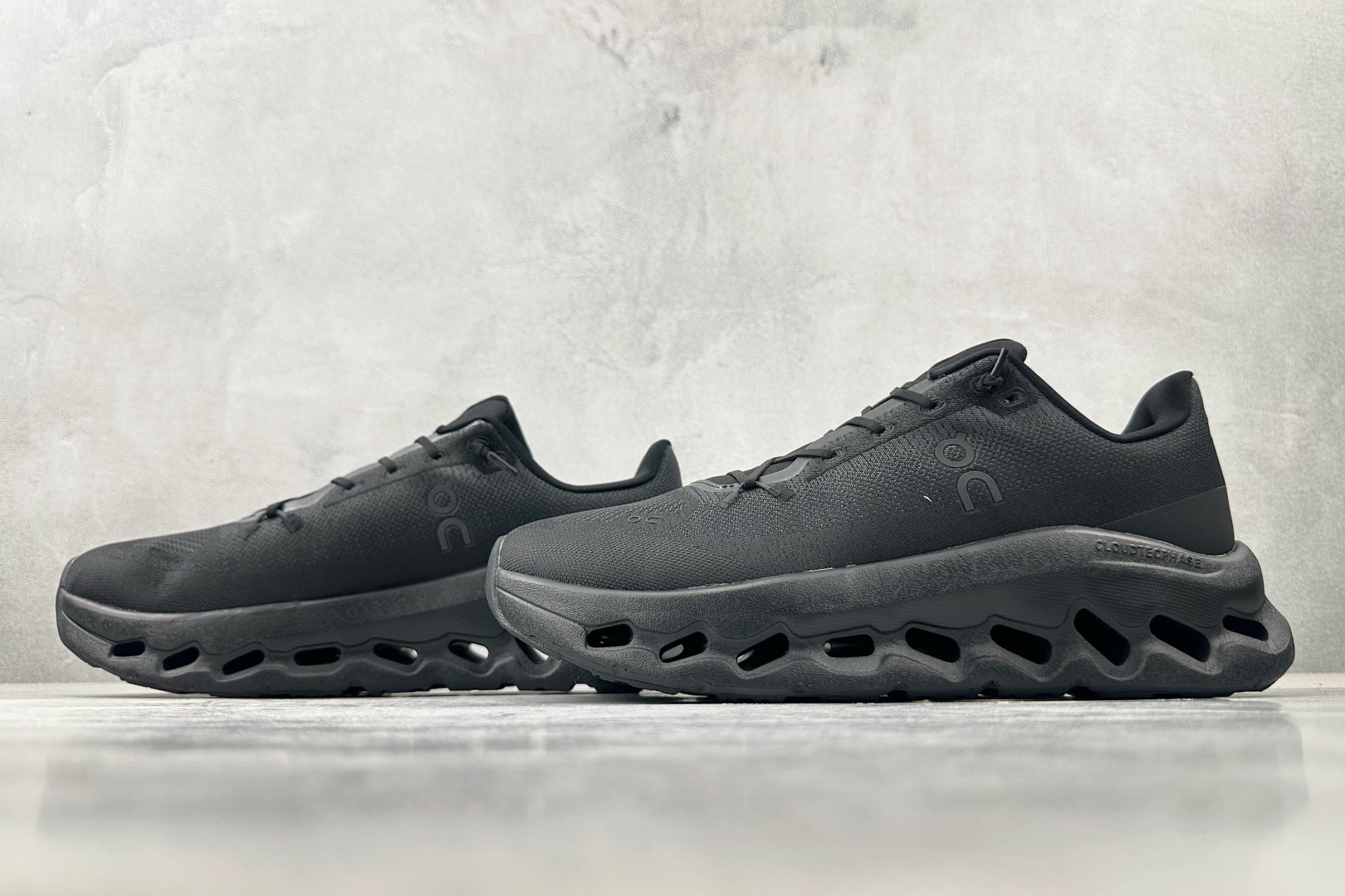 210 On昂跑 Cloudtilt 系列 黑色 3ME10100-021