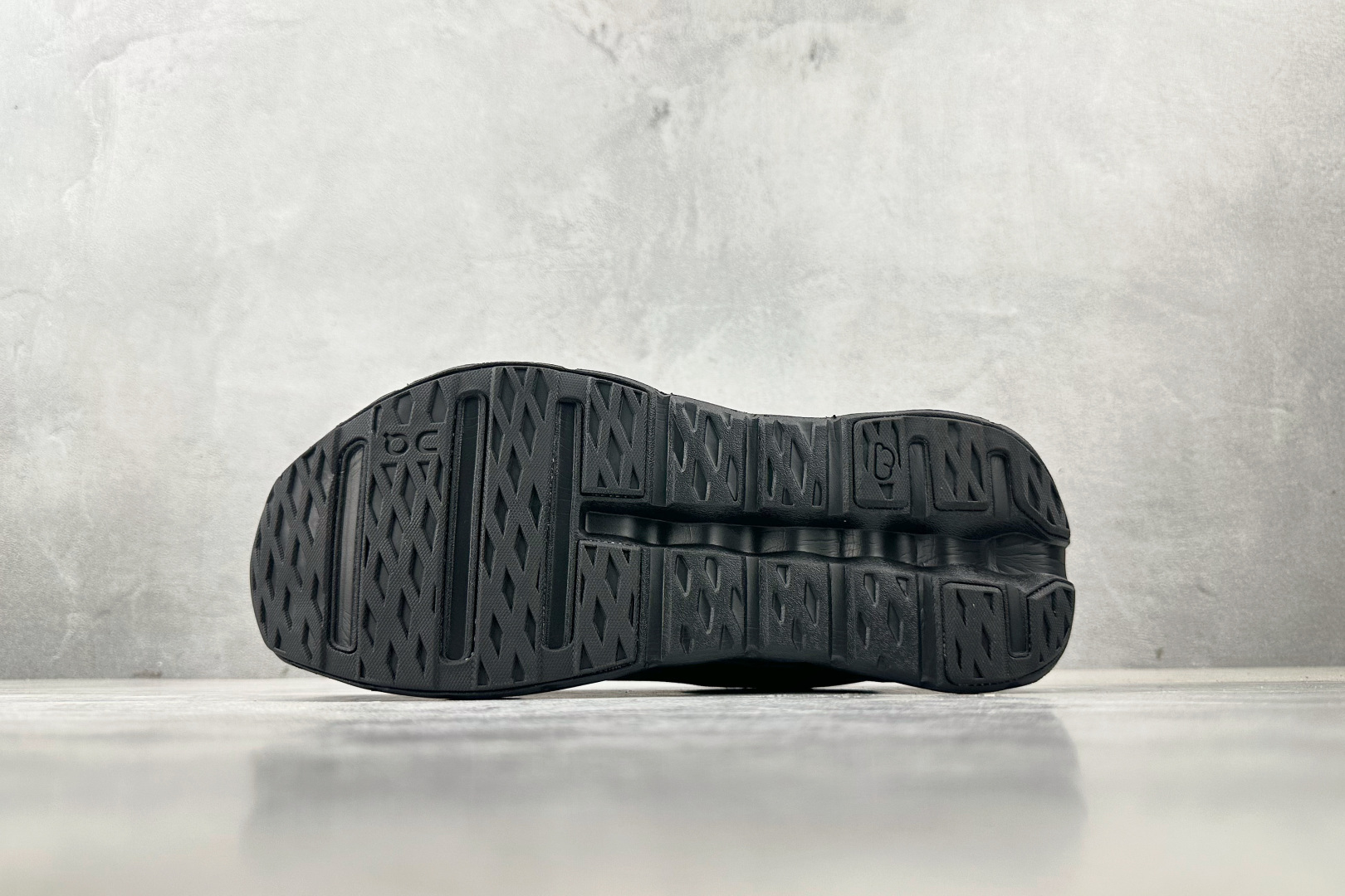 210 On昂跑 Cloudtilt 系列 黑色 3ME10100-021